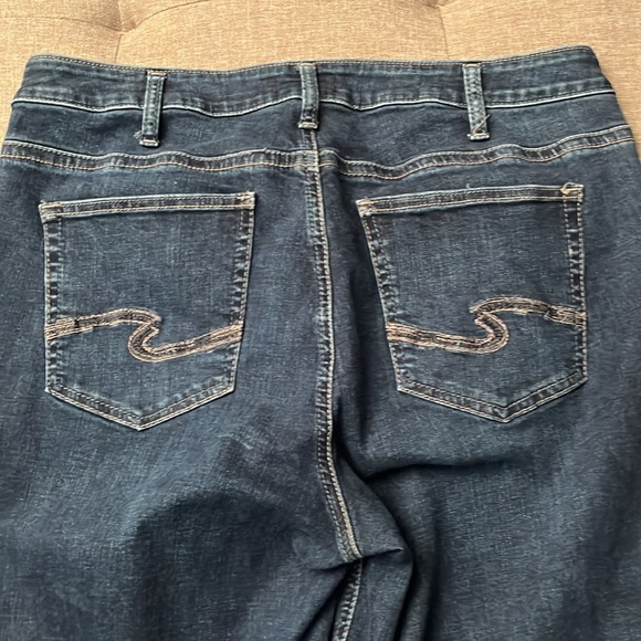 Silver Jeans Size 16 Avery Slim Boot Cut Dark Wash High Rise - Picture 5 of 9